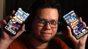 Joguei DOIS Subway Surfers ao MESMO TEMPO! (bati algum recorde)