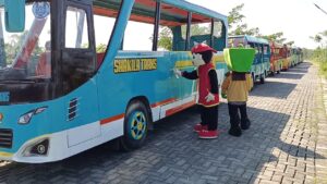 2 My Friends Cosplay BoBoiBoy & Adu Du Real Play Subway Surfers In Real Life ft. The Real Bus Tayo
